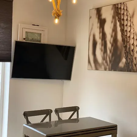 Apartamento 3 Minuti A Piedi Dal Mare Parking & Wifi Included Fiumaretta ,