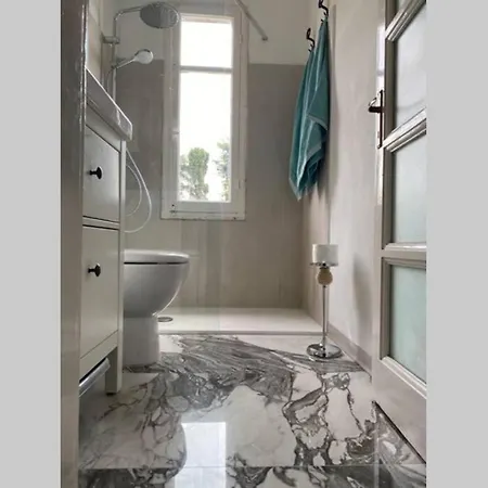 3 Minuti A Piedi Dal Mare Parking & Wifi Included Fiumaretta , Апартаменты